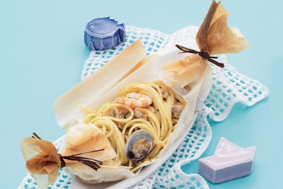 Linguine al cartoccio con vongole e gamberi