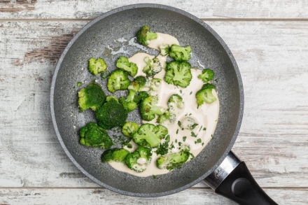 Preparazione Medaglioni di polenta grigliata con broccoli e prosciutto crudo croccante - Fase 2 Preparazione Medaglioni di polenta grigliata con broccoli e prosciutto crudo croccante - Fase 2