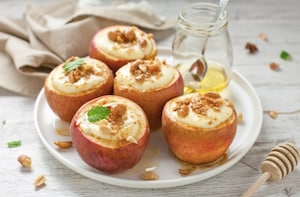 Preparazione Mele al forno ripiene di cheesecake  - Fase 2