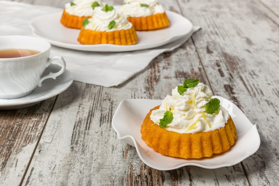 Mini torte di carote e zenzero con panna ricetta