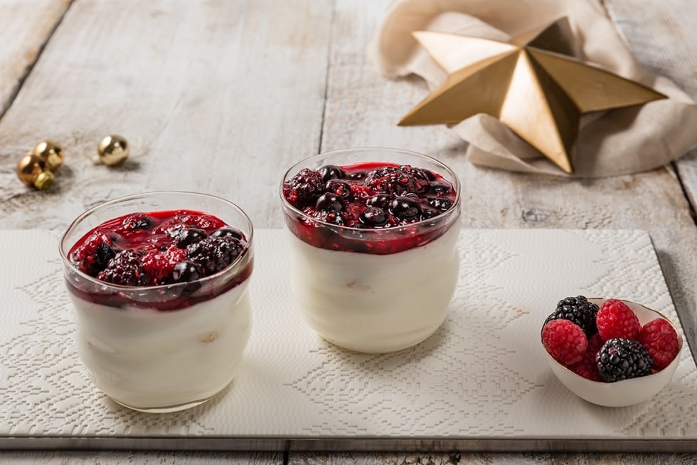 Panna cotta con coulis ai frutti di bosco ricetta