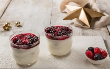 Panna cotta con coulis ai frutti di bosco
