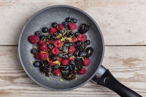 Preparazione Panna cotta con coulis ai frutti di bosco - Fase 3