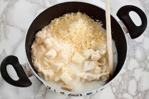 Preparazione Penne ai quattro formaggi - Fase 1