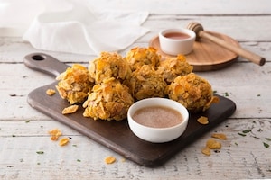 Preparazione Polpette con panatura di corn flakes e salsa al miele di castagno e birra - Fase 4