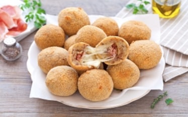 Polpette di pane con mozzarella e pancetta 