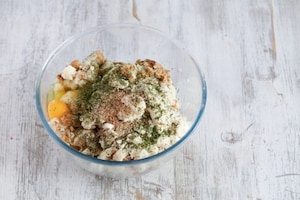 Preparazione Polpette di pane con mozzarella e pancetta  - Fase 1