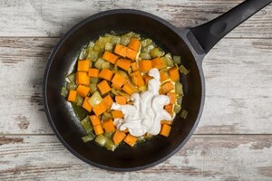 Preparazione Rana pescatrice al forno con crema alla zucca e curry - Fase 3