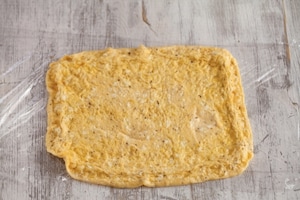 Preparazione Rotolo di frittata con fagiolini e culatello  - Fase 3