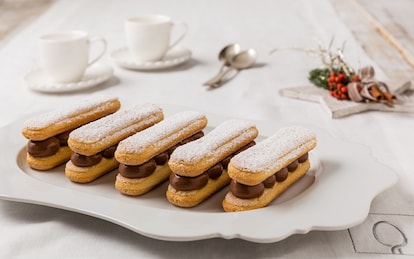 Sandwich di savoiardi con cioccolato e crema di banana caramellata