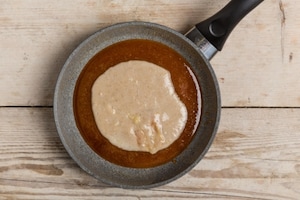 Preparazione Sandwich di savoiardi con cioccolato e crema di banana caramellata - Fase 3