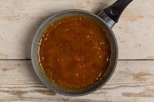 Preparazione Sandwich di savoiardi con cioccolato e crema di banana caramellata - Fase 3