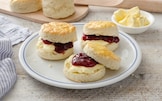 Scones farciti con burro e marmellata