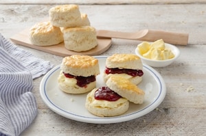 Preparazione Scones farciti con burro e marmellata - Fase 5