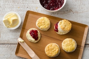 Preparazione Scones farciti con burro e marmellata - Fase 4
