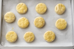 Preparazione Scones farciti con burro e marmellata - Fase 3