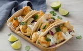 Tacos al pollo fritto e salsa allo yogurt