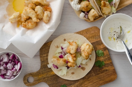 Preparazione Tacos al pollo fritto e salsa allo yogurt - Fase 4 Preparazione Tacos al pollo fritto e salsa allo yogurt - Fase 4