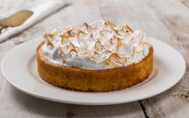 Torta di amaretti con meringa fiammeggiata