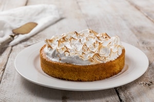 Preparazione Torta di amaretti con meringa fiammeggiata - Fase 6