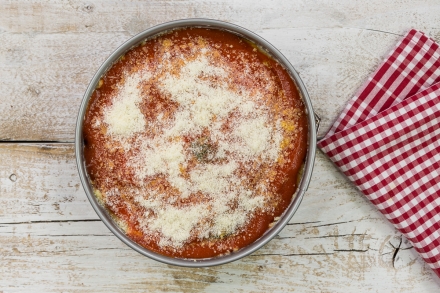 Preparazione Torta di patate con melanzane e formaggio - Fase 3 Preparazione Torta di patate con melanzane e formaggio - Fase 3