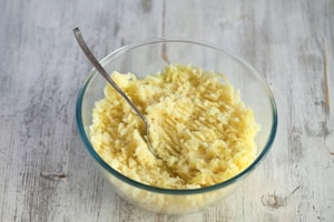 Preparazione Torta di patate con prosciutto, formaggio e salame - Fase 1