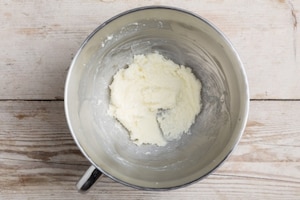 Preparazione Torta glassata di amaretti e caffè - Fase 1
