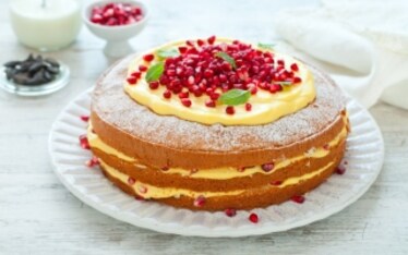Torta paradiso con crema pasticciera alla fava tonka e melagrana 