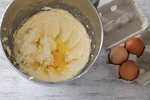 Preparazione Torta paradiso con crema pasticciera alla fava tonka e melagrana  - Fase 1