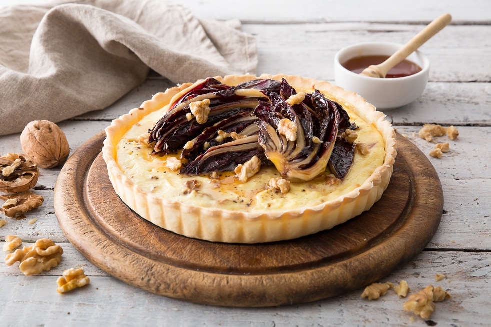 Torta salata con radicchio al miele di bosco ricetta