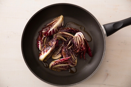 Preparazione Torta salata con radicchio al miele di bosco - Fase 1 Preparazione Torta salata con radicchio al miele di bosco - Fase 1