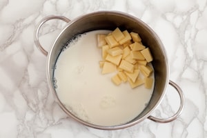Preparazione Bavarese al cioccolato bianco con gelatina di Kir Royal  - Fase 2