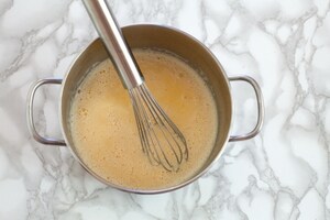 Preparazione Bavarese al cioccolato bianco con gelatina di Kir Royal  - Fase 3