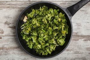Preparazione Flan di broccoli e porri croccanti con salmone affumicato - Fase 1