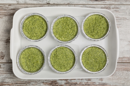 Preparazione Flan di broccoli e porri croccanti con salmone affumicato - Fase 2 Preparazione Flan di broccoli e porri croccanti con salmone affumicato - Fase 2