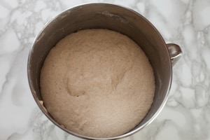 Preparazione Focaccia alla cipolla con prosciutto crudo e stracchino  - Fase 2