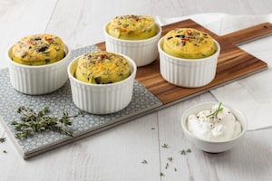 Preparazione Frittatine al forno con funghi, cipolla rossa e olive taggiasche - Fase 3