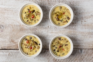 Preparazione Frittatine al forno con funghi, cipolla rossa e olive taggiasche - Fase 2