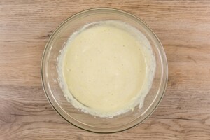 Preparazione Pancake con caramello salato, banane e noci - Fase 2