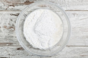 Preparazione Parfait al melograno con frutta secca - Fase 1