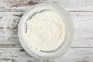 Preparazione Parfait al melograno con frutta secca - Fase 1