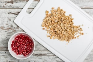 Preparazione Parfait al melograno con frutta secca - Fase 3