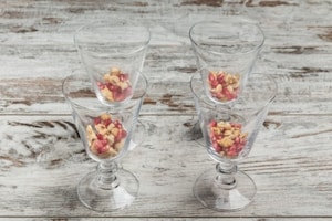 Preparazione Parfait al melograno con frutta secca - Fase 3