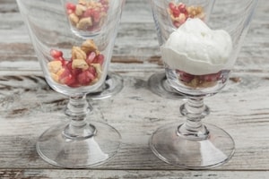 Preparazione Parfait al melograno con frutta secca - Fase 4