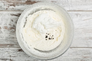 Preparazione Parfait al melograno con frutta secca - Fase 2