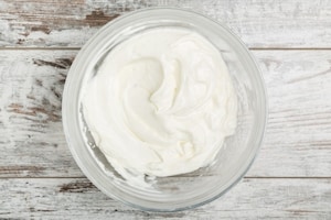 Preparazione Parfait al melograno con frutta secca - Fase 2