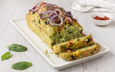 Plumcake salato agli spinaci con feta e pomodori secchi