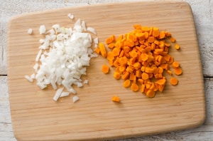 Preparazione Risotto alla curcuma con carciofi fritti - Fase 1