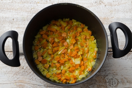 Preparazione Risotto alla curcuma con carciofi fritti - Fase 1 Preparazione Risotto alla curcuma con carciofi fritti - Fase 1