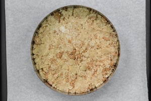 Preparazione Sbriciolata veloce di amaretti e cioccolato - Fase 2